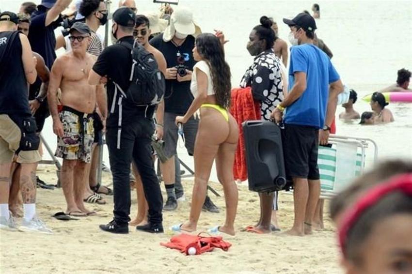Anitta'dan klip çekimi sırasında iddialı pozlar!