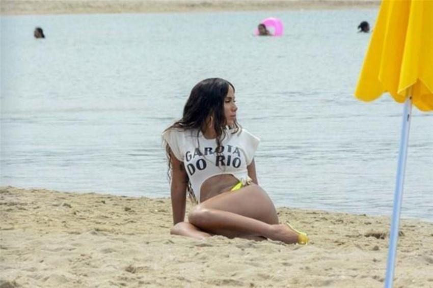 Anitta'dan klip çekimi sırasında iddialı pozlar!