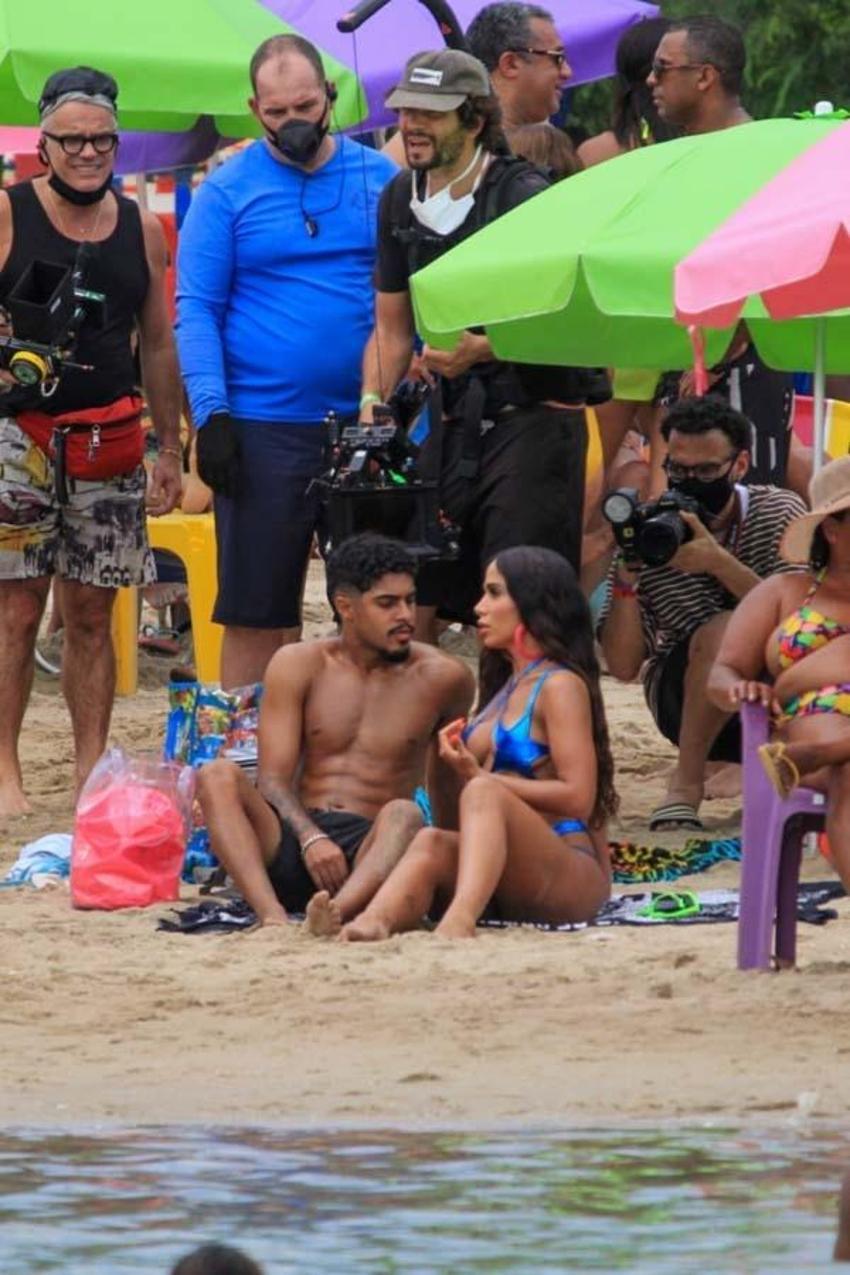 Anitta'dan klip çekimi sırasında iddialı pozlar!