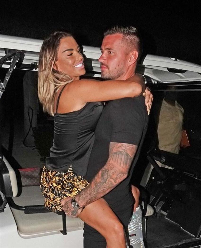 Katie Price yürümeyi unuttu