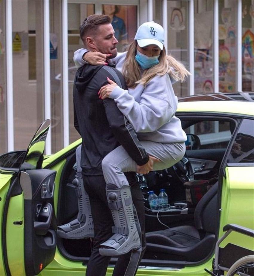 Katie Price yürümeyi unuttu