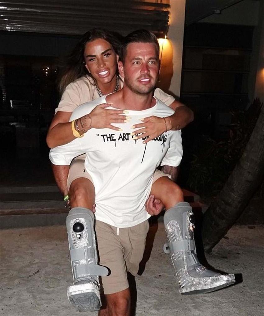 Katie Price yürümeyi unuttu