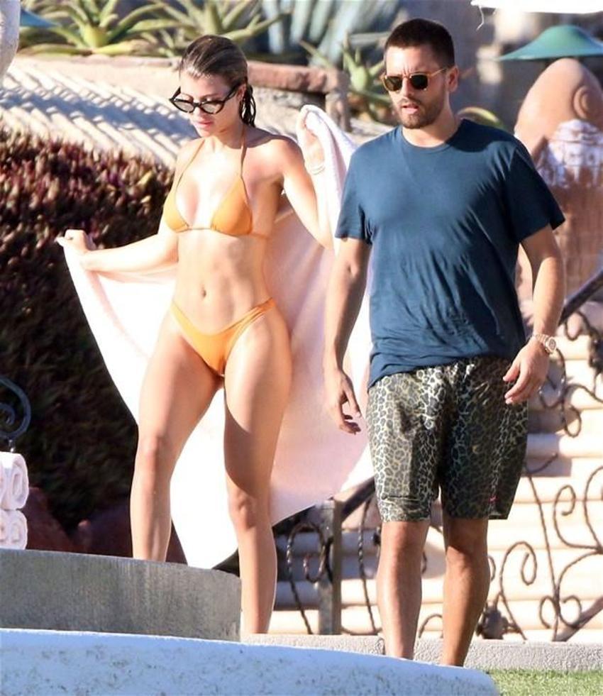 Scott Disick yeni sevgilisi Amelia Gray ile omuz omuza!
