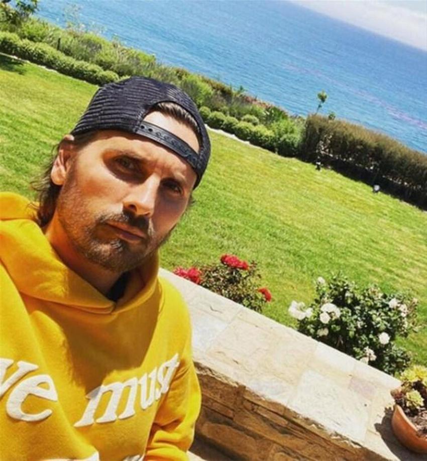 Scott Disick yeni sevgilisi Amelia Gray ile omuz omuza!
