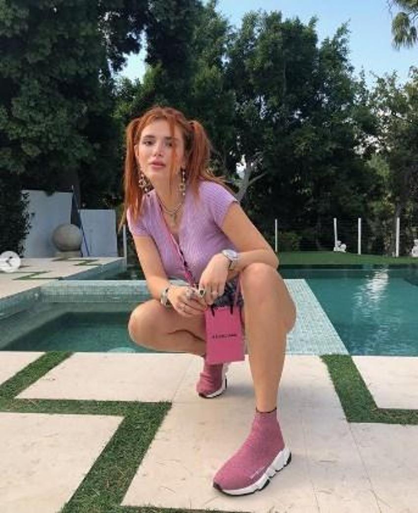 Bella Thorne durmuyor! Paylaştığı pozlar...