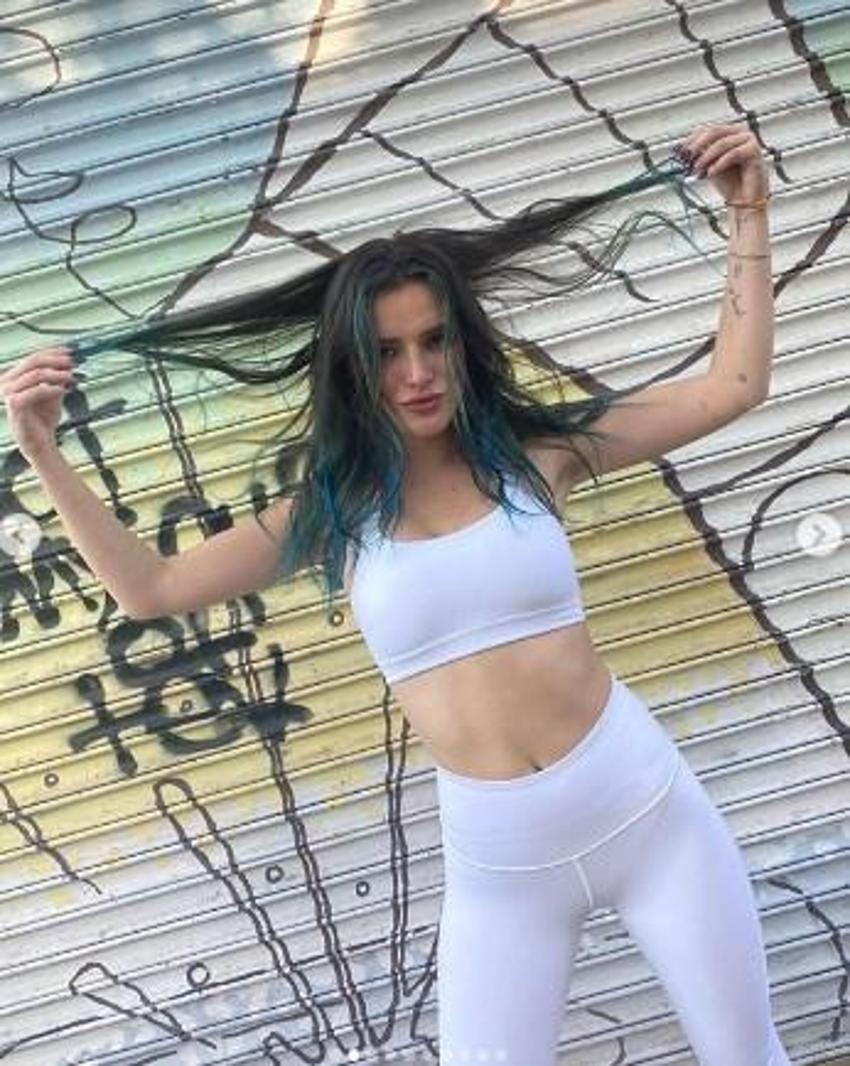 Bella Thorne durmuyor! Paylaştığı pozlar...
