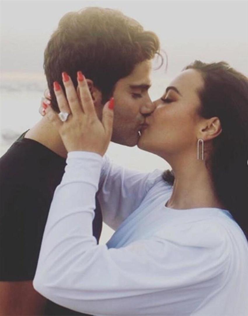 Demi Lovato nişan attı!