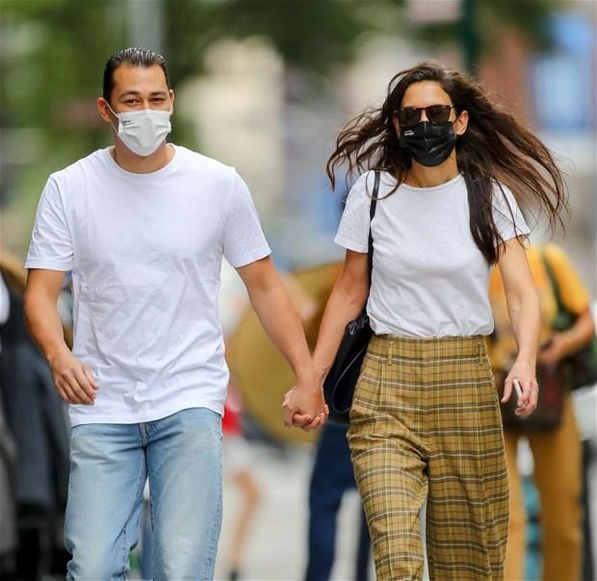 Katie Holmes: Dünya değişti,iyi insanlar olmaya başladık