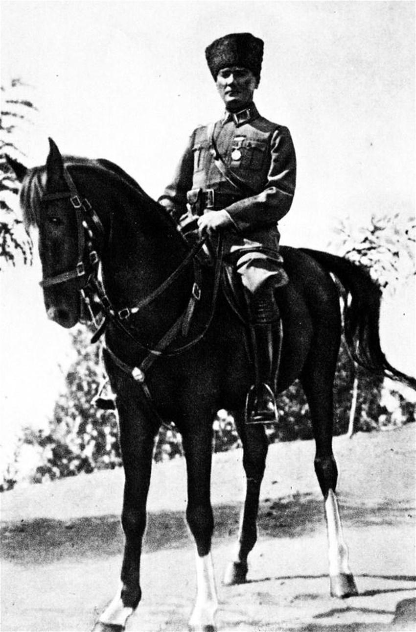 Atatürk'ün arşivlerden çıkan son fotoğrafları!