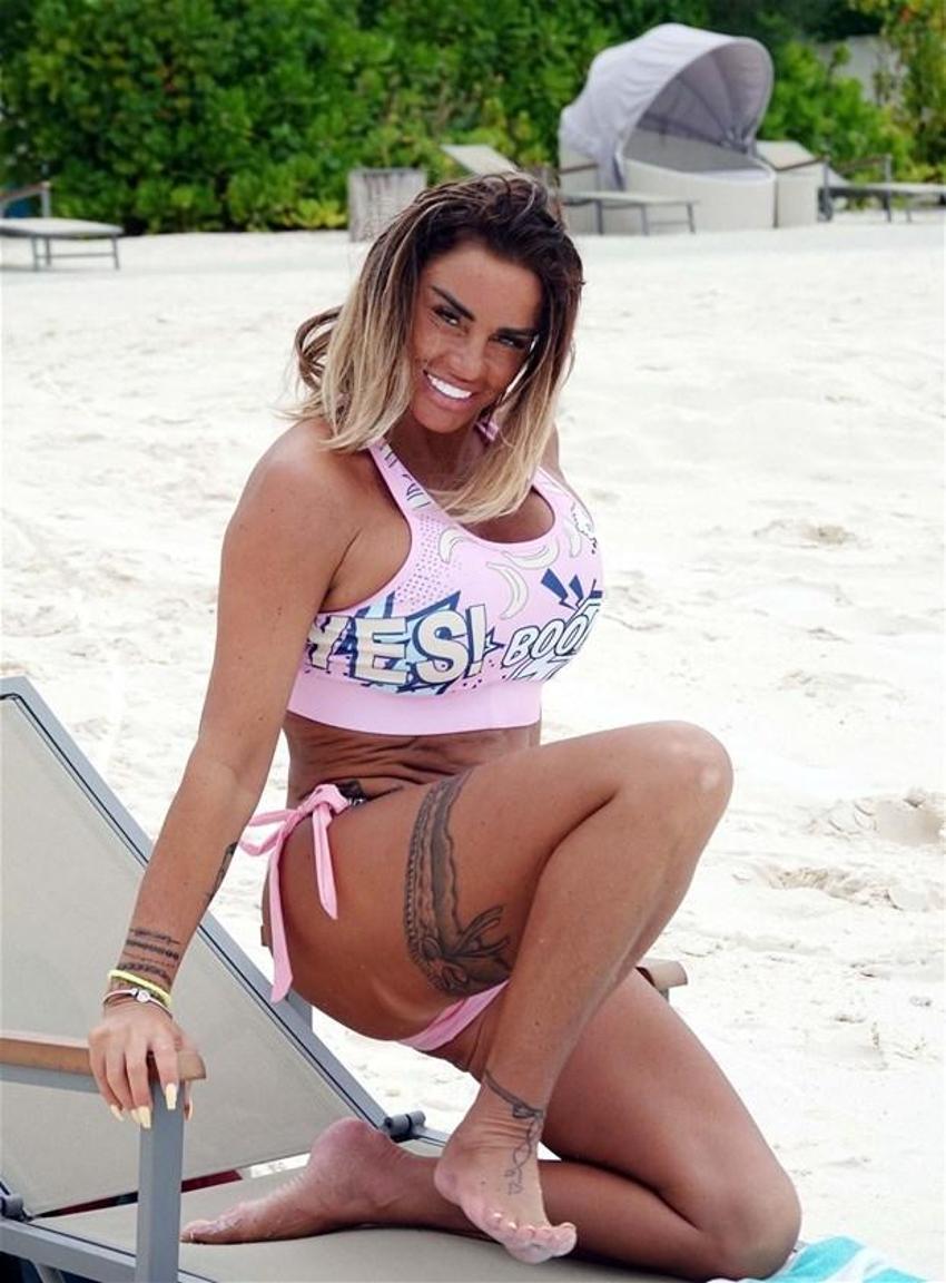 Katie Price ve sevgilisi denizde aşka geldi!