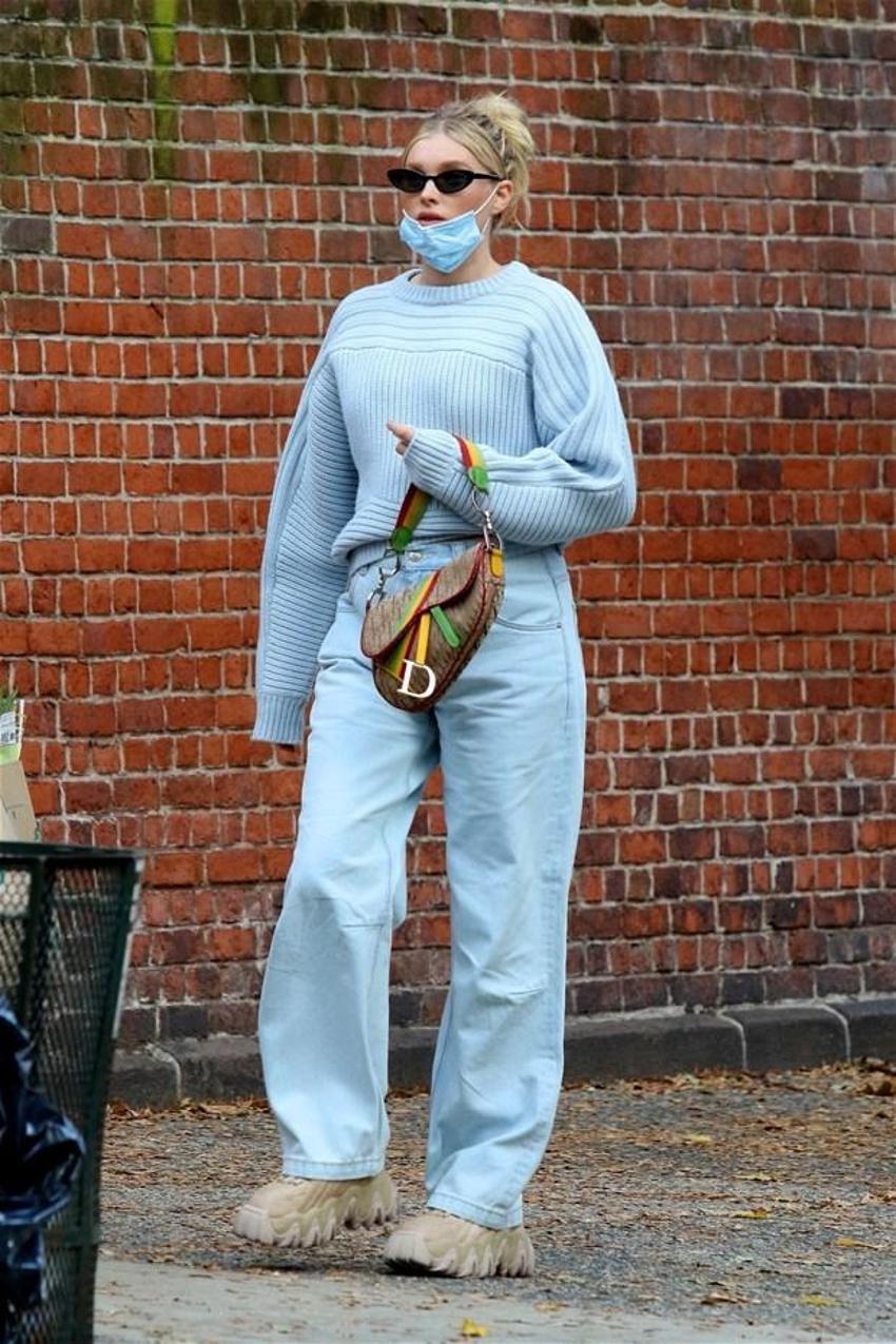 Elsa Hosk maskeyi yanlış taktı