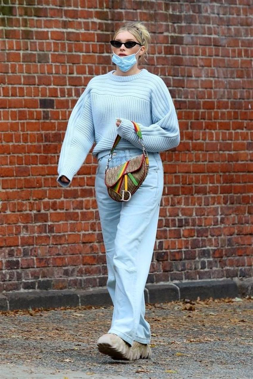 Elsa Hosk maskeyi yanlış taktı