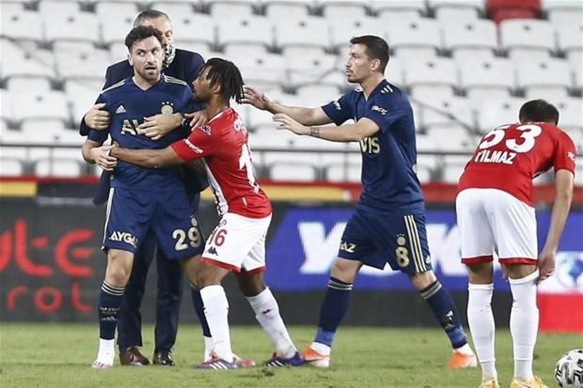 Saha içi karıştı Volkan Ballı zor zaptetti! 10 dakika olmuştu gireli