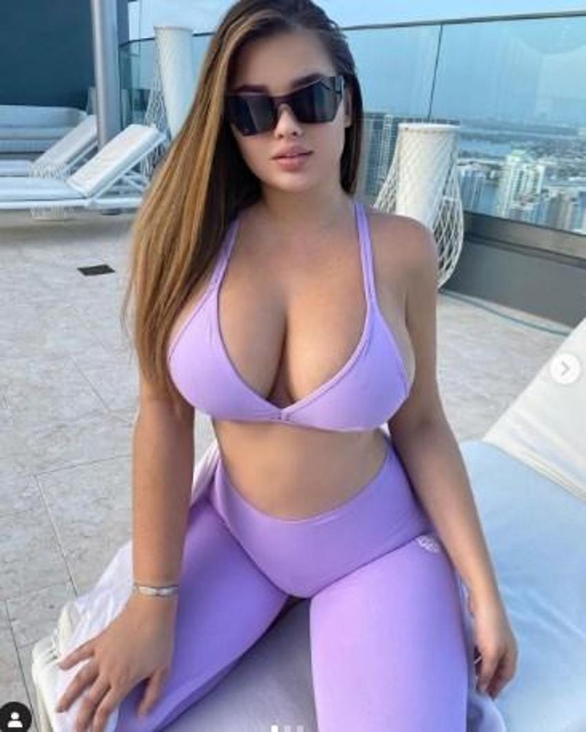 Rus Kardashian'dan olay pozlar! Yatak pozu...