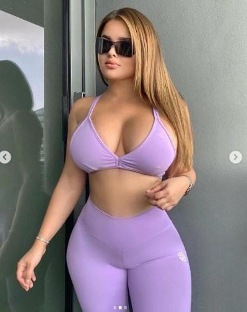 Rus Kardashian'dan olay pozlar! Yatak pozu...