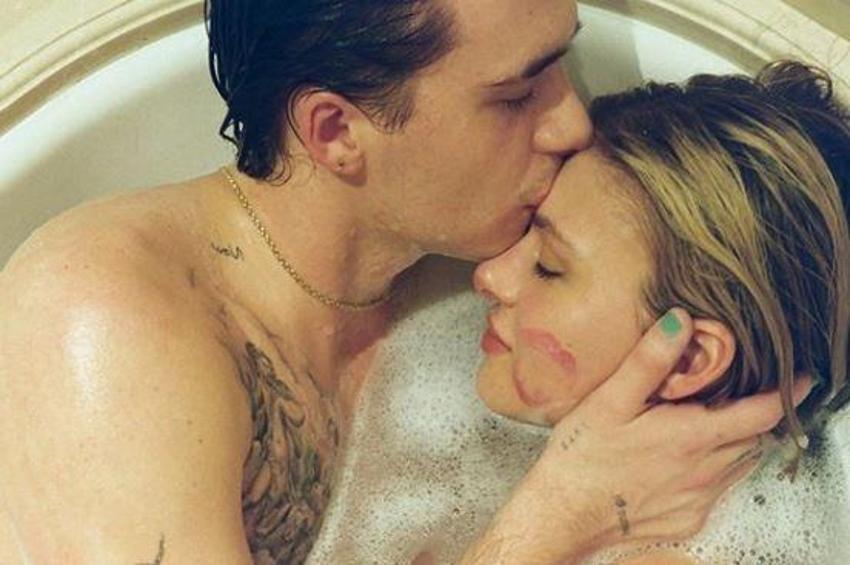 Brooklyn Beckham nişanlısıyla küvet pozlarını paylaştı: Sabırsızlanıyorum