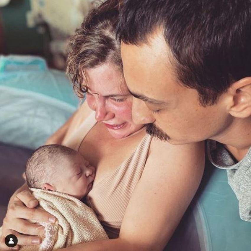 Ünlü çiftten sevindiren haber! Ayşecan Tatari anne oldu