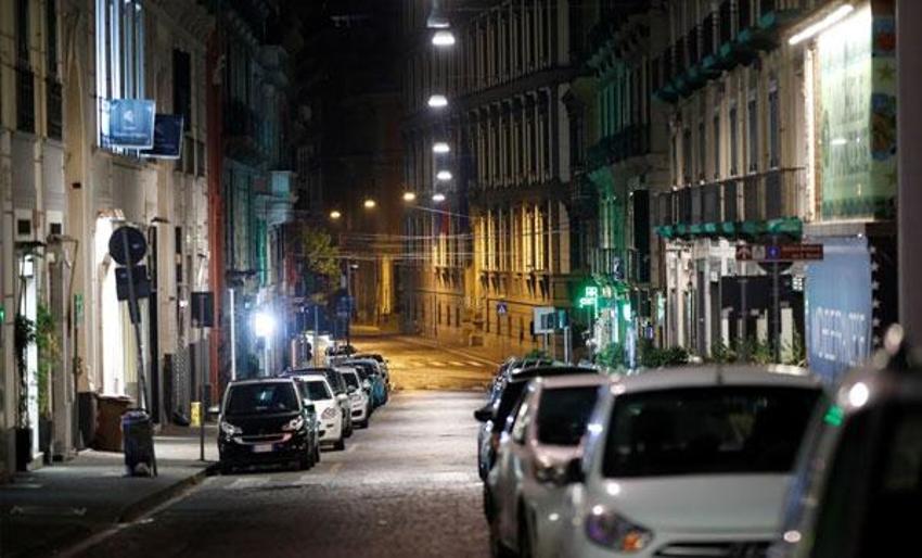 Avrupa'da koronavirüs yasakları olaylı başladı! İtalya'nın Napoli kentinde halk sokaklara döküldü...