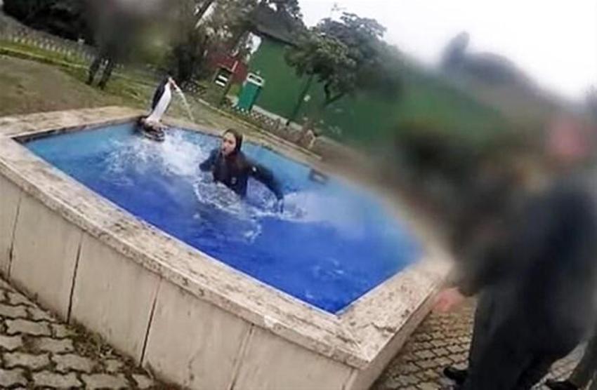 Görüntü depreme yol açtı! Kadın asker...