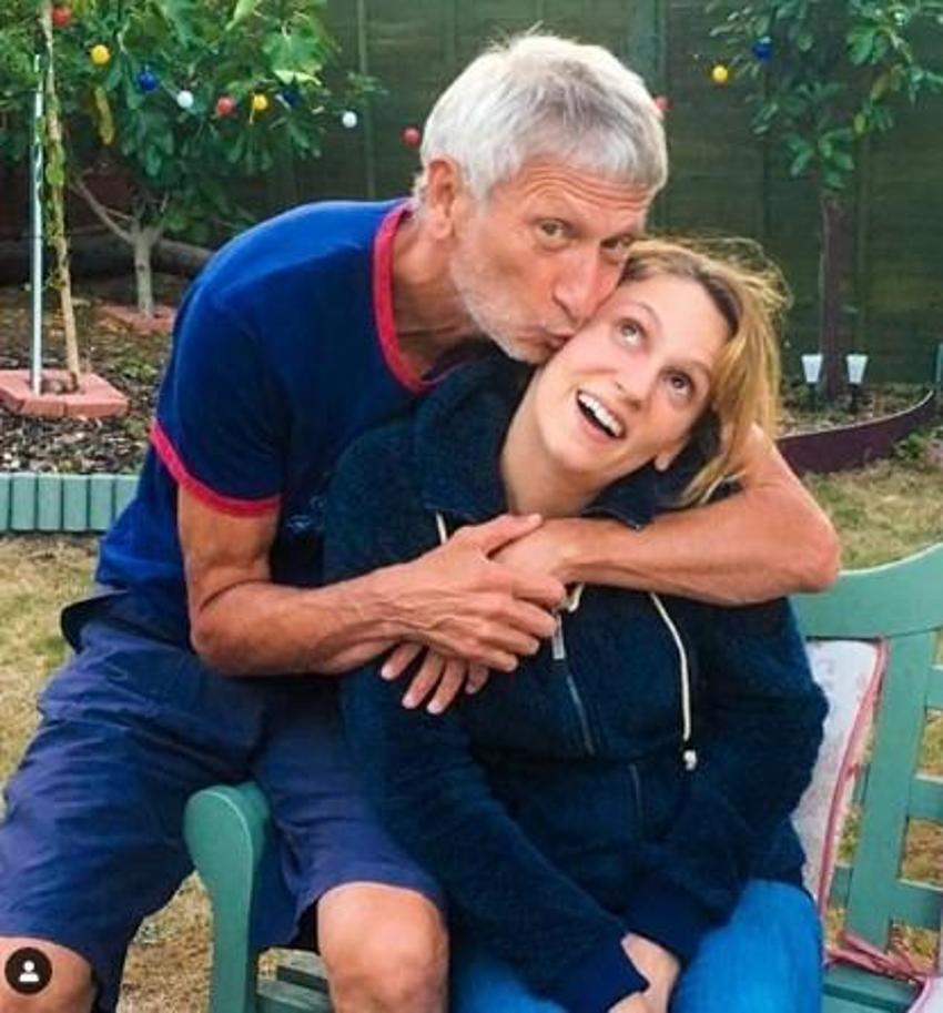 Masumlar Apartmanı’nın İnci’si Farah Zeynep Abdullah'ın bir de babasına bakın!
