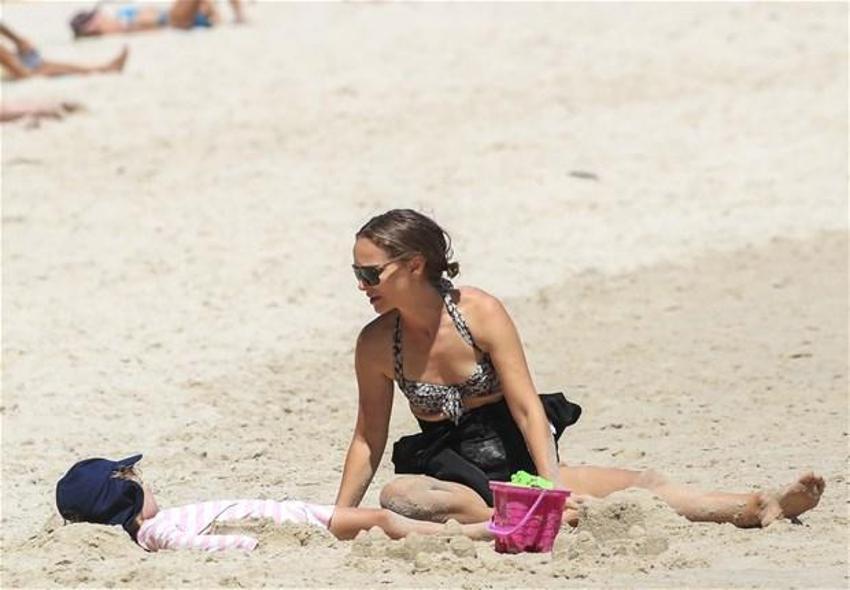 Natalie Portman bikinili görüntü vermemek için bakın ne yaptı!