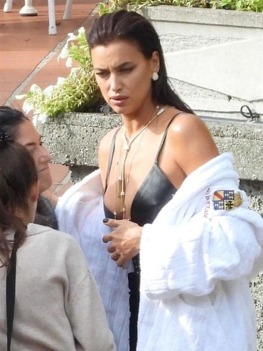 Irina Shayk dergi için poz verdi!
