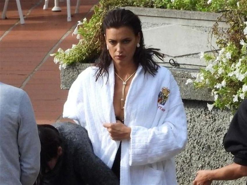 Irina Shayk dergi için poz verdi!