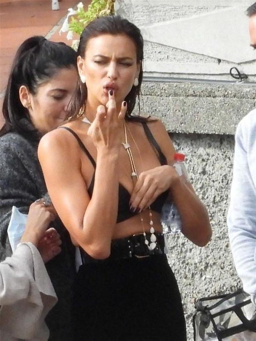 Irina Shayk dergi için poz verdi!