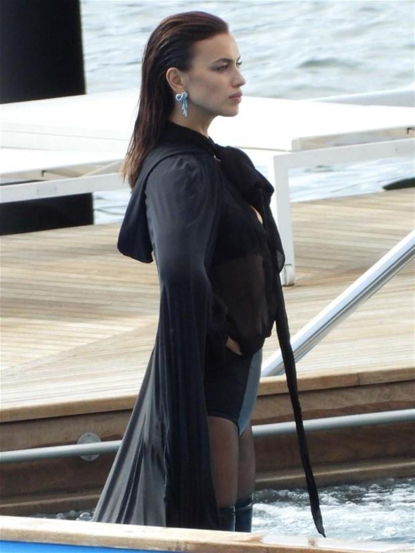 Irina Shayk dergi için poz verdi!