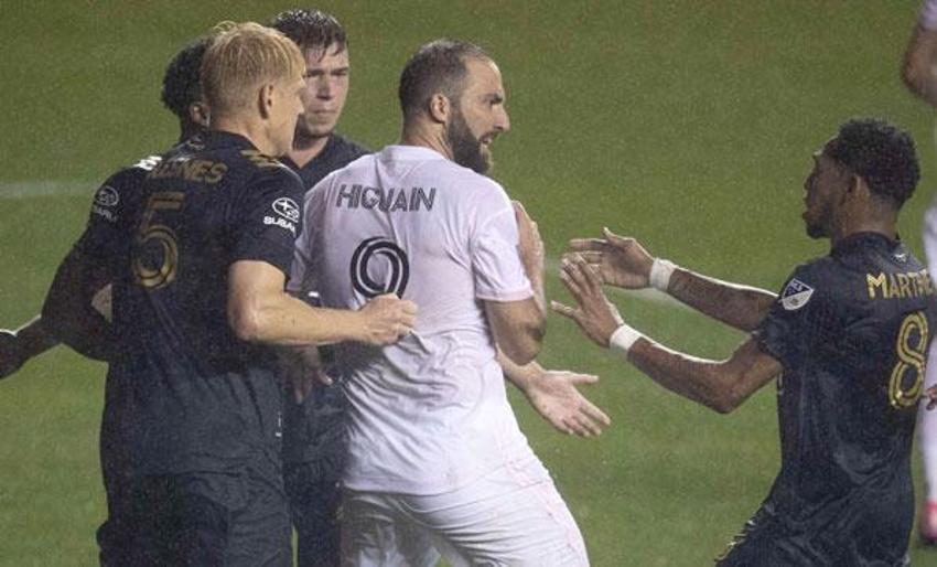 Gonzalo Higuain'in MLS'teki ilk maçında olay çıktı!
