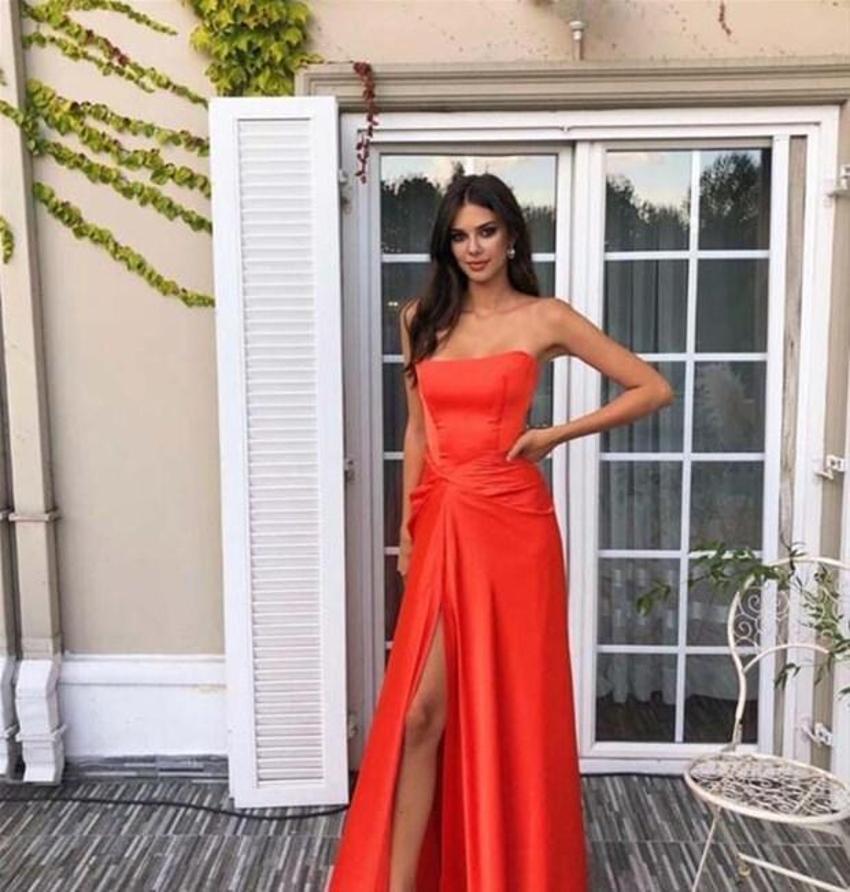Deren Talu derin yırtmaçlı elbisesiyle Instagram'ı salladı