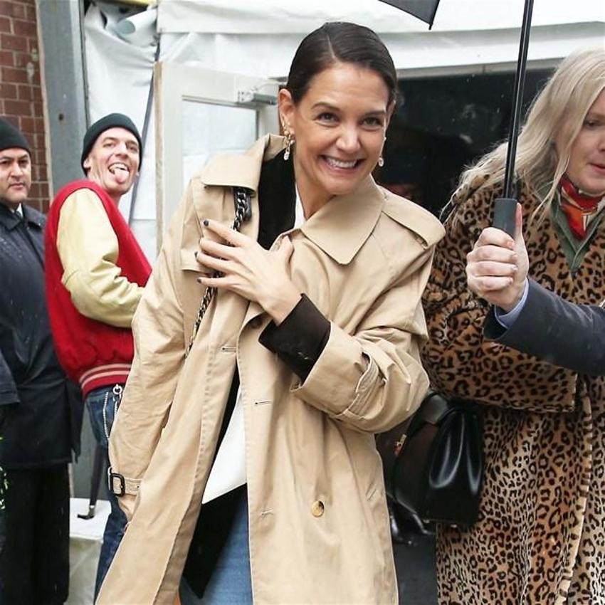 Katie Holmes bakışlarını ondan alamadı
