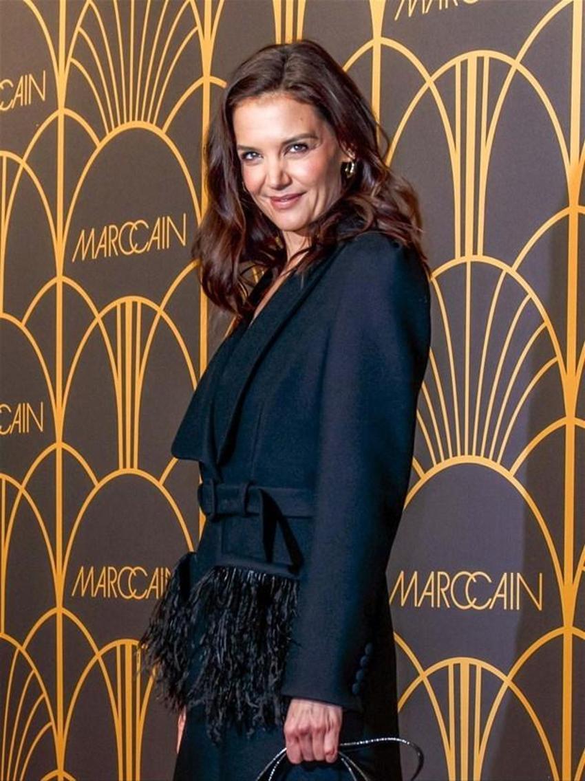 Katie Holmes bakışlarını ondan alamadı