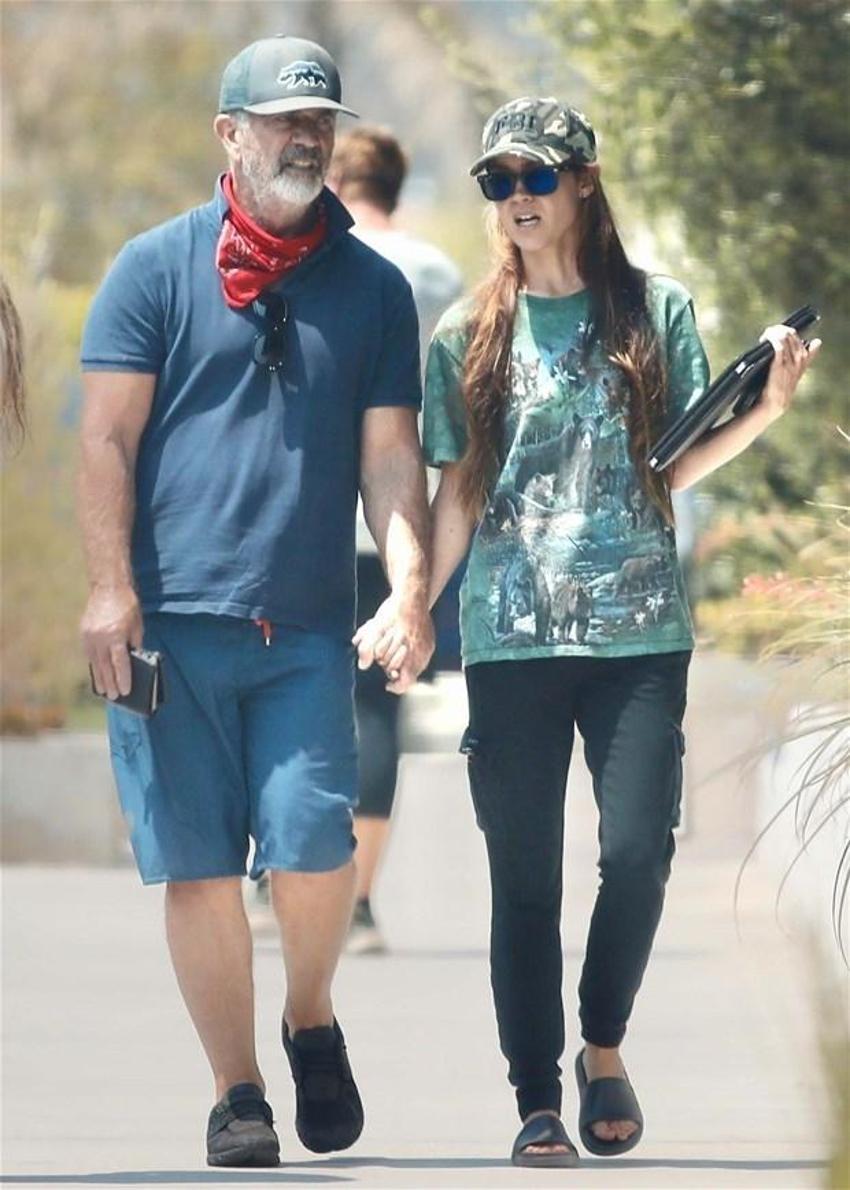 Mel Gibson 34 yaş küçük sevgilisiyle tatilde