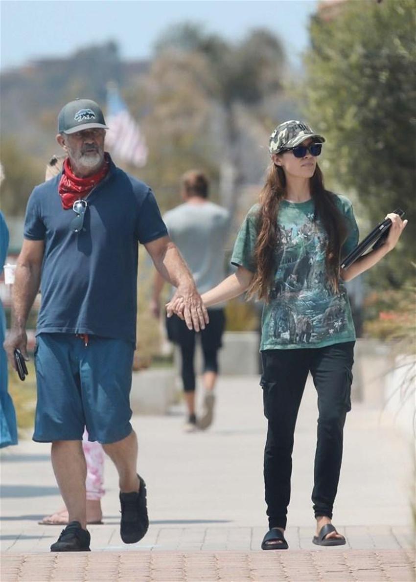 Mel Gibson 34 yaş küçük sevgilisiyle tatilde