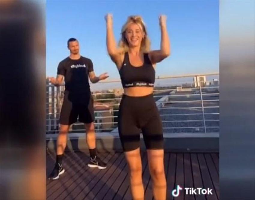 Yılın aşk bombası! Ünlü futbolcu ile spiker...