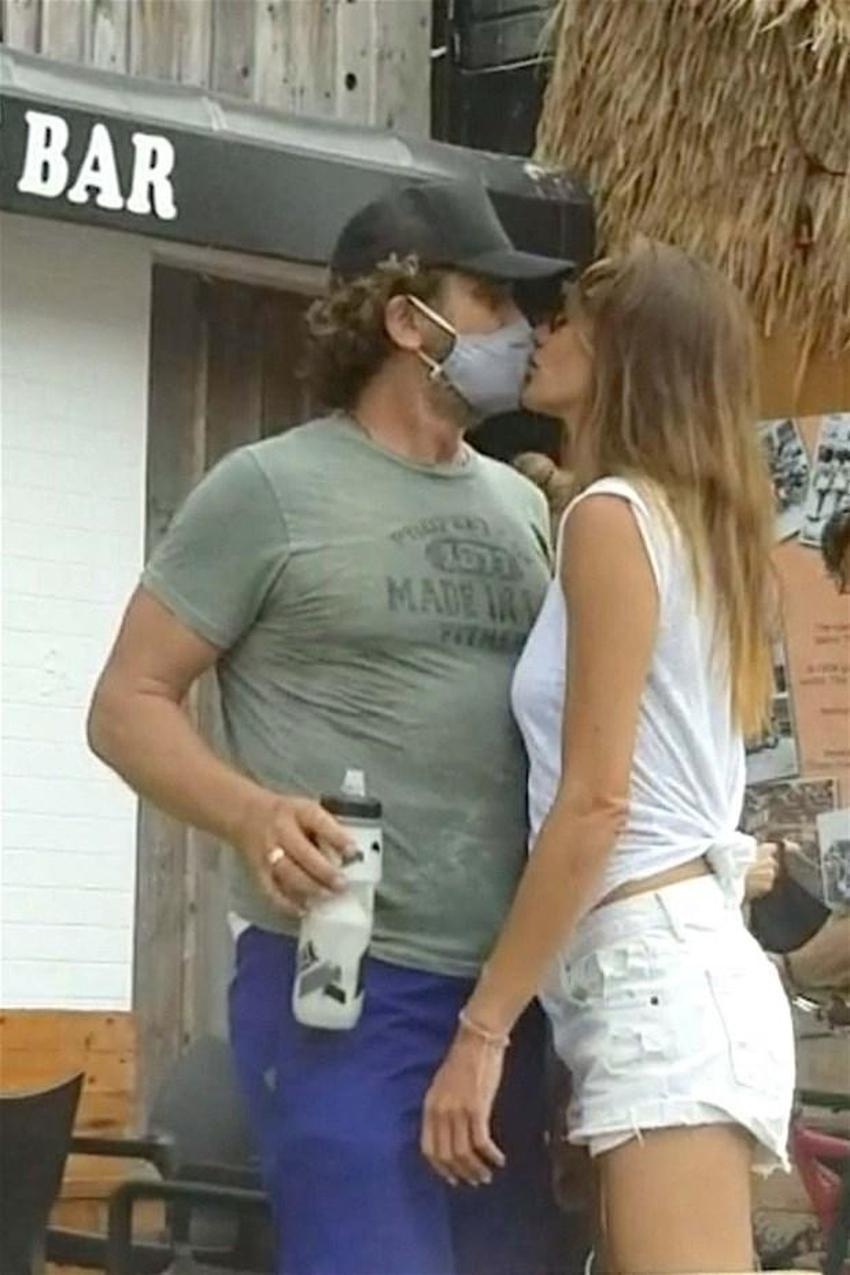 6.5 yıllık ilişki bitti! Gerard Butler ile Morgan Brown yollarını ayırdı