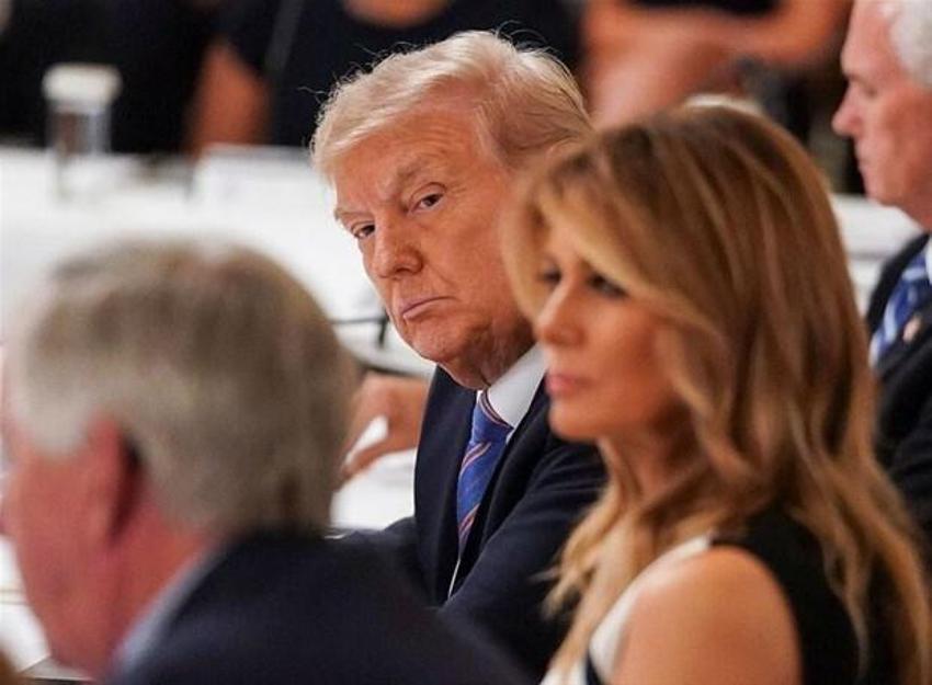 Sapıklık zinciri ona uzandı! Epstein o soruyu sordu, Trump kafa salladı!