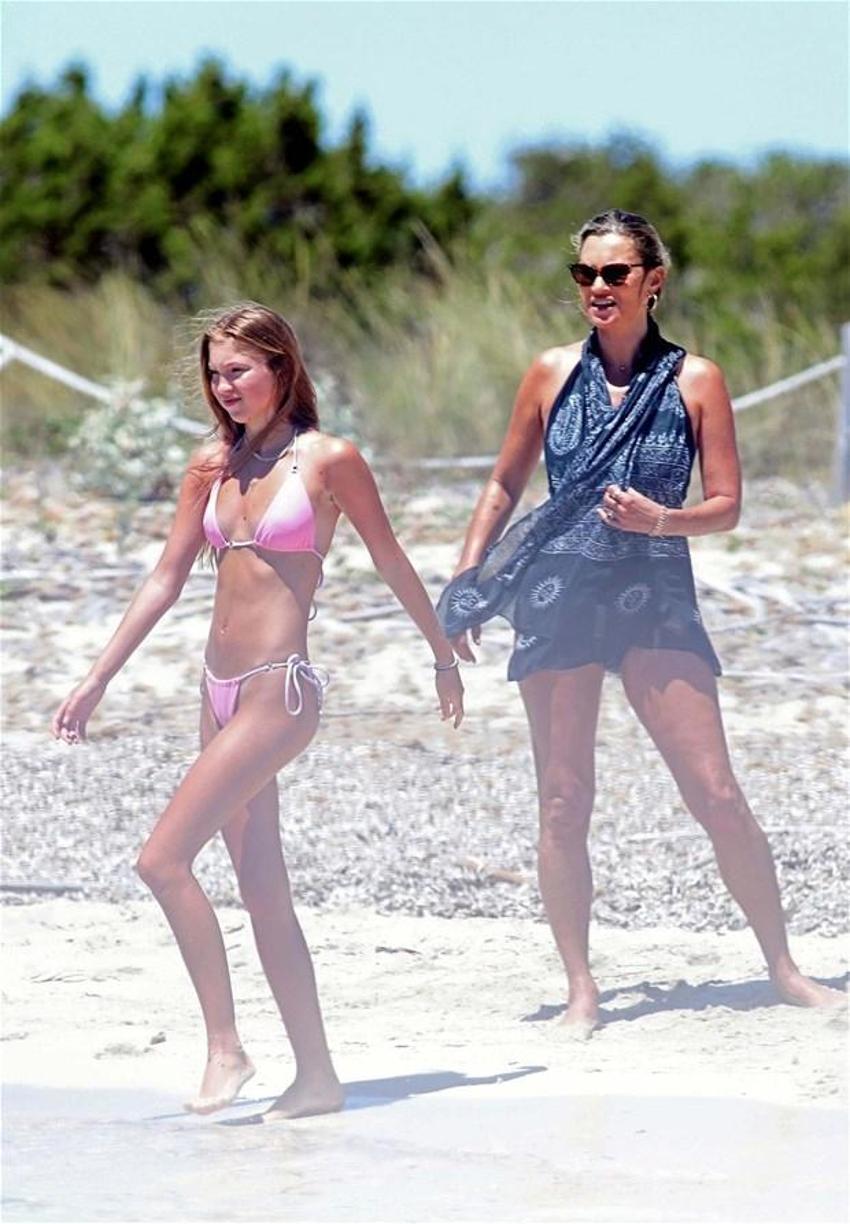 Kate Moss ve kızı tatilde görüntülendi