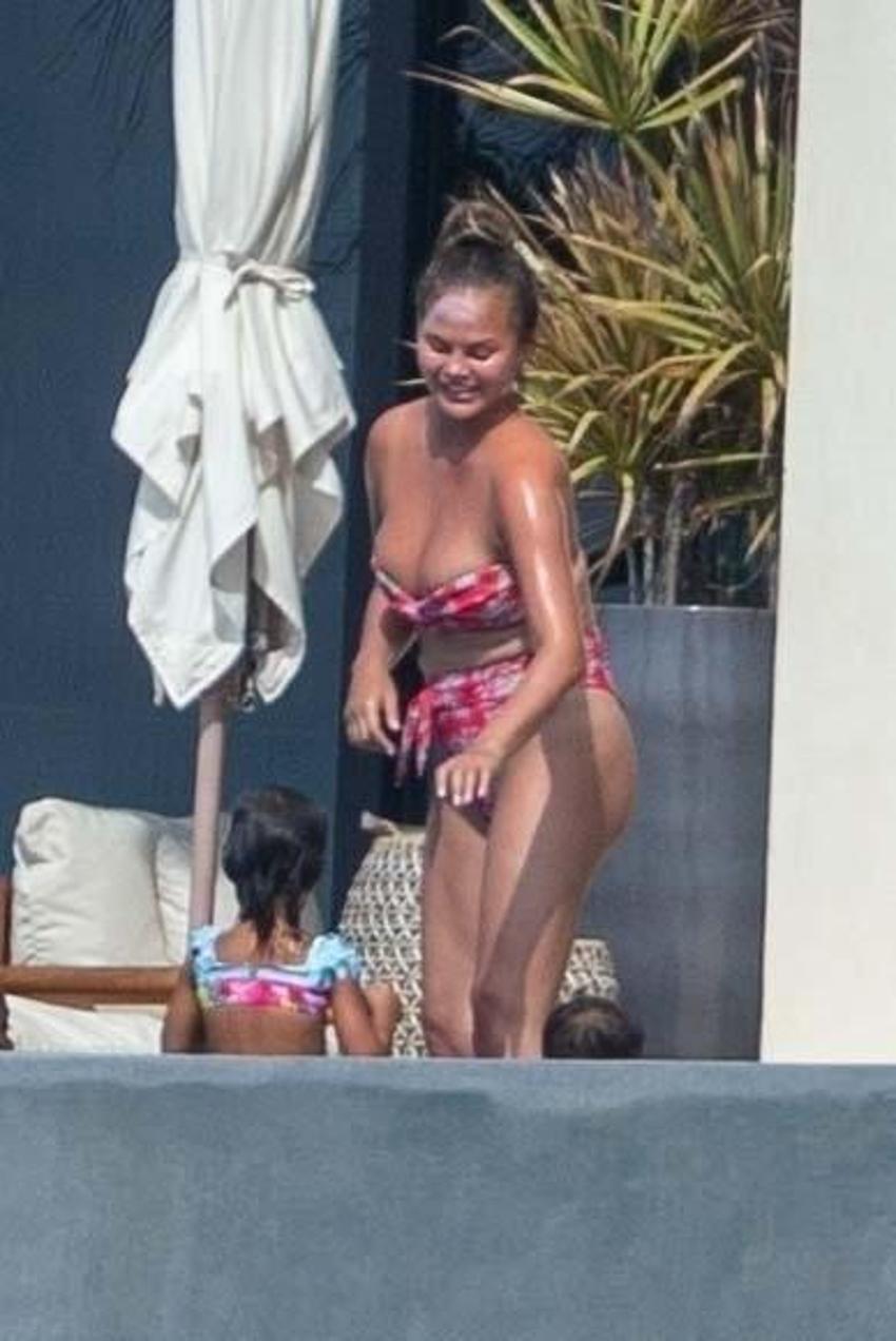 Chrissy Teigen'den güzel haber!