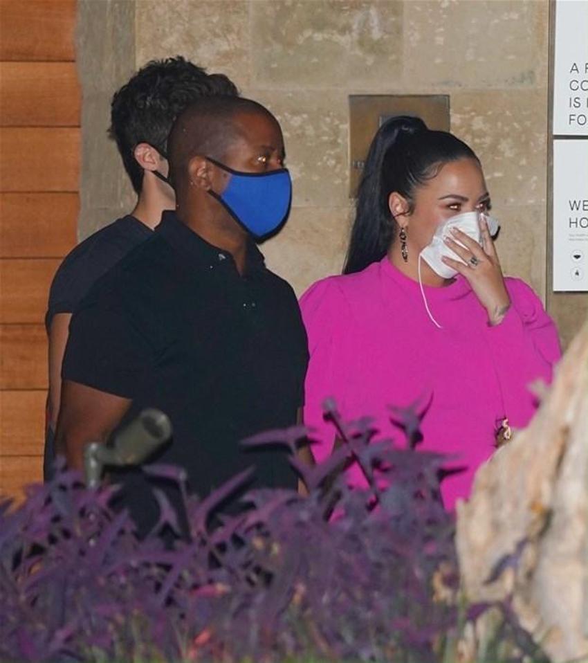 Demi Lovato ile nişanlısı Max Ehrich yıl dönümlerini kutladı