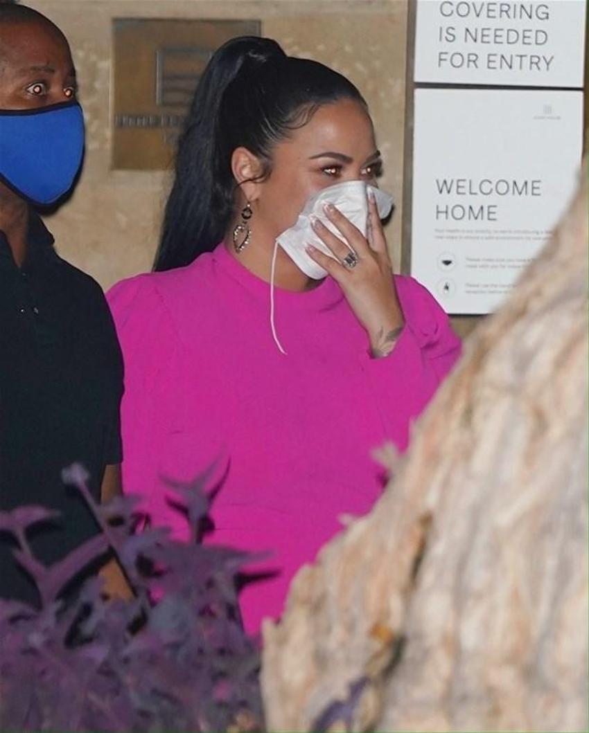 Demi Lovato ile nişanlısı Max Ehrich yıl dönümlerini kutladı