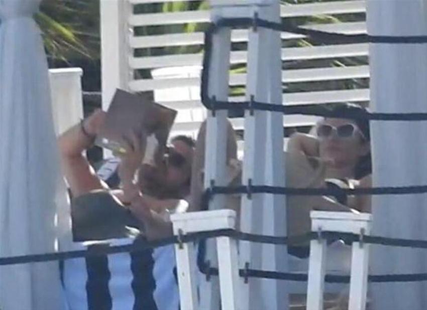 Kara bulutlar dağıldı! Beren Saat'ten tatil pozu
