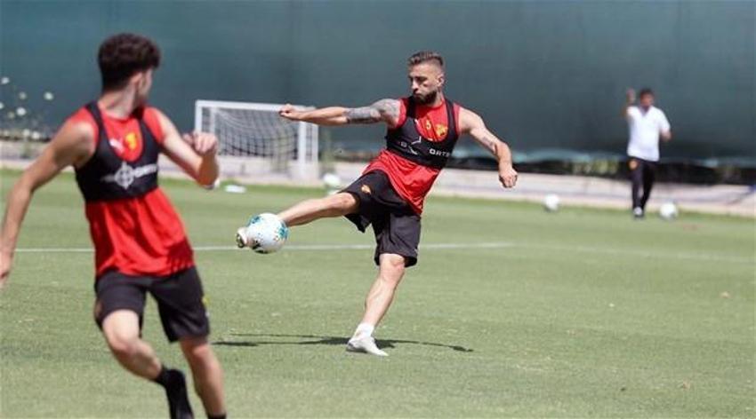 Galatasaray ve Fenerbahçe'nin gündeminde! Alpaslan Öztürk'ün menajeri açıkladı