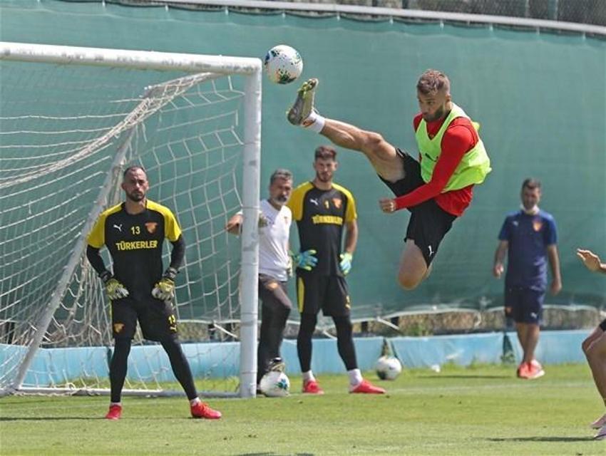 Galatasaray ve Fenerbahçe'nin gündeminde! Alpaslan Öztürk'ün menajeri açıkladı