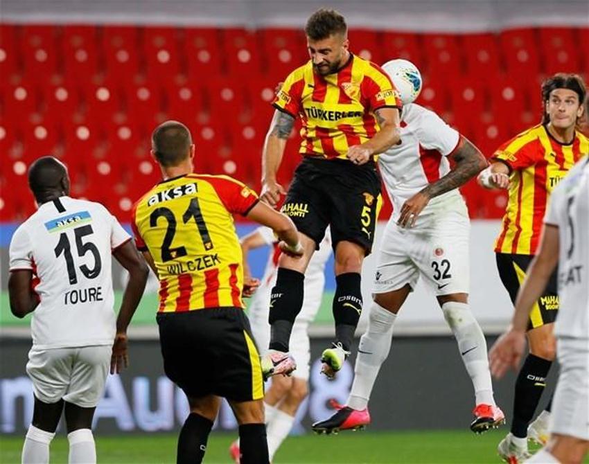 Galatasaray ve Fenerbahçe'nin gündeminde! Alpaslan Öztürk'ün menajeri açıkladı