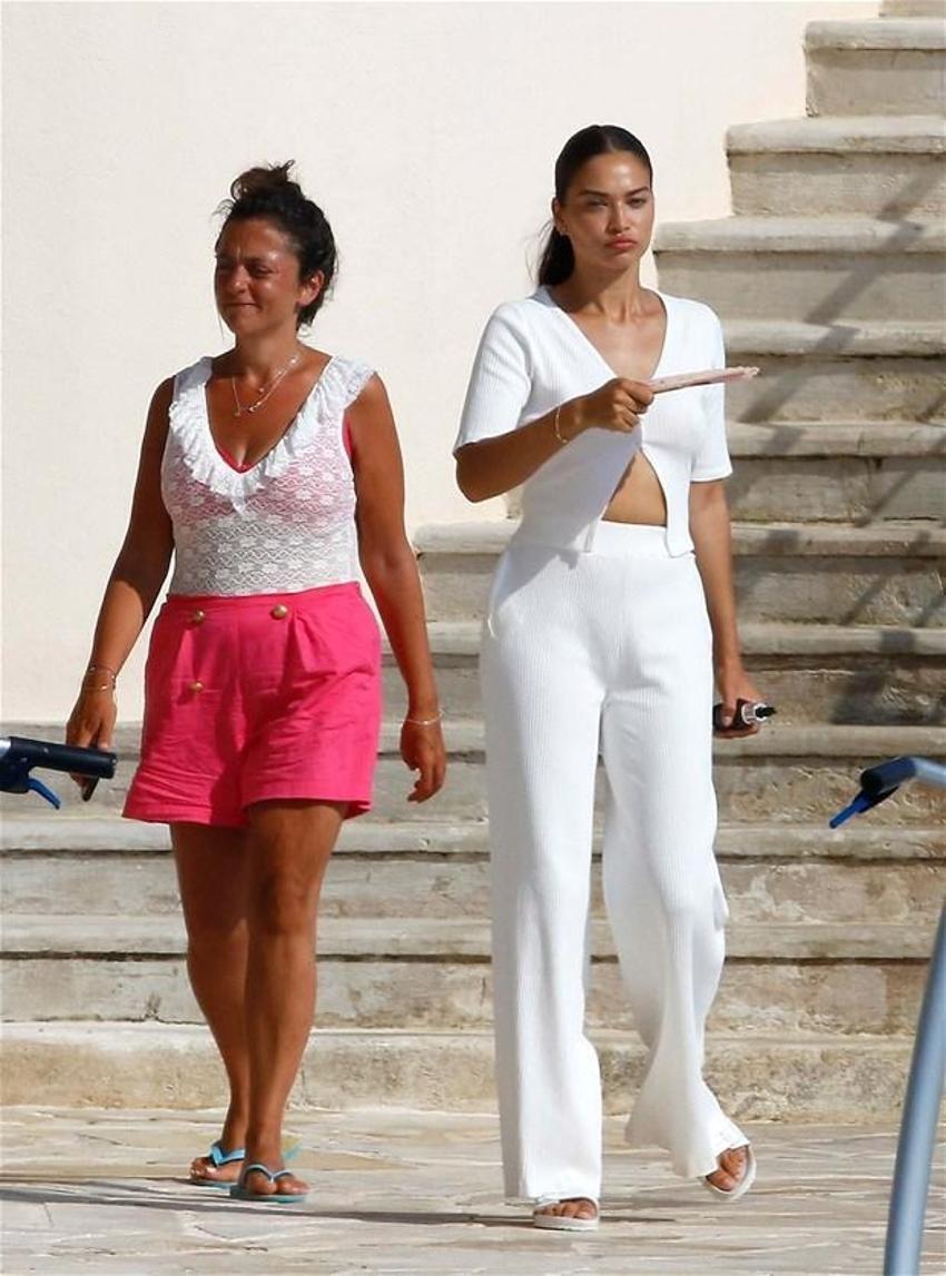 Shanina Shaik üstünü değiştirdi!