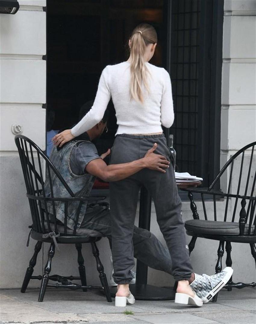 Evli futbolcu Patrice Evra ünlü modelle fena yakalandı!
