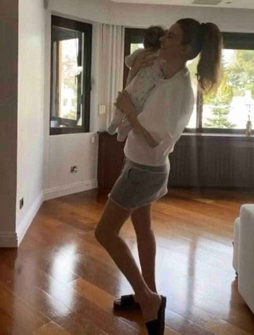 Herkes salonda Tülin Şahin havuzda!
