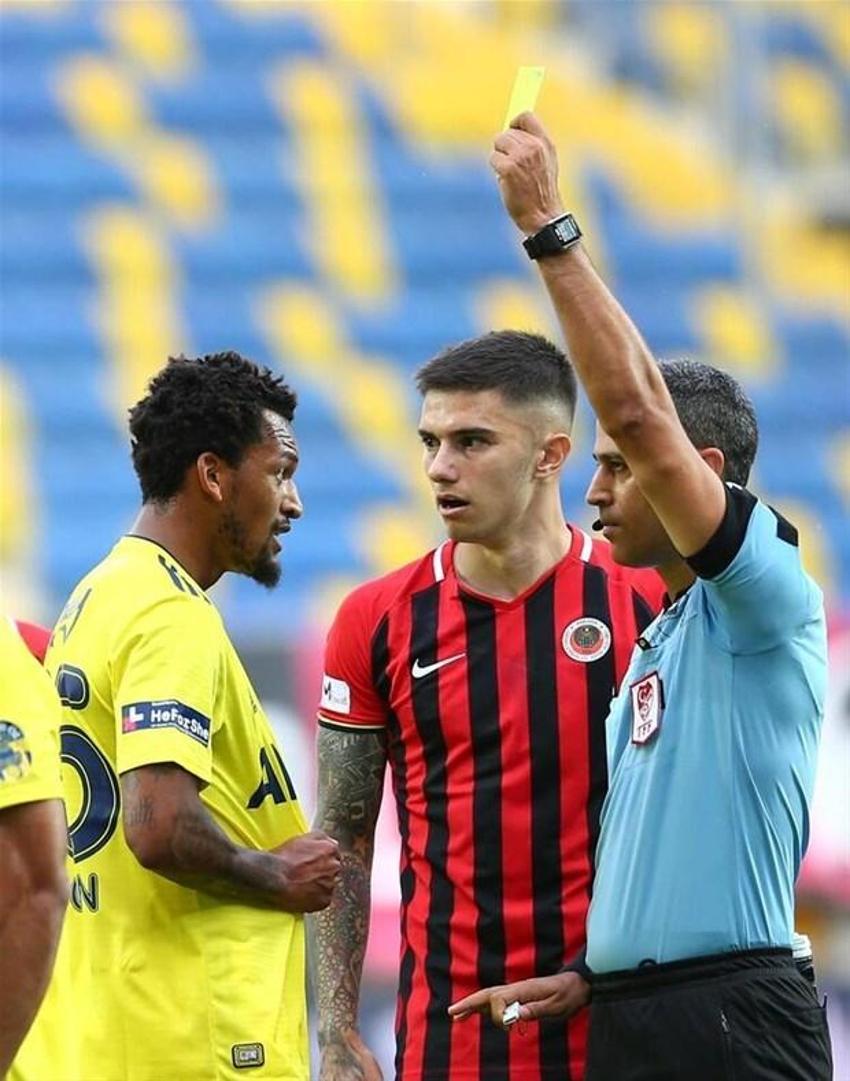 Maça damga vuran an! Jailson çıldırdı, çimleri yumrukladı